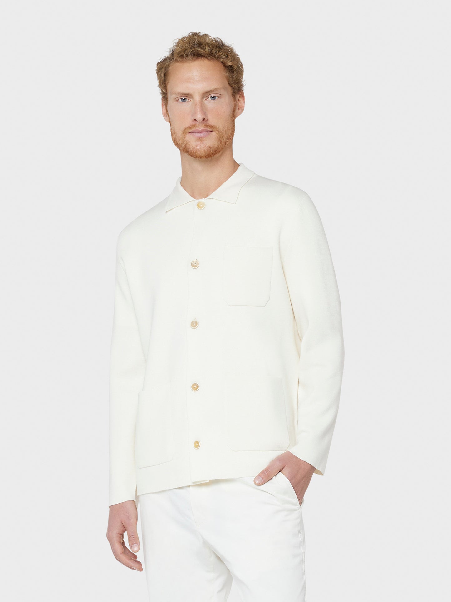 Caruso Menswear Abbigliamento Maglieria Uomo Giacca monopetto cardigan in maglia punto Milano in lana merino bianca naturale indossato