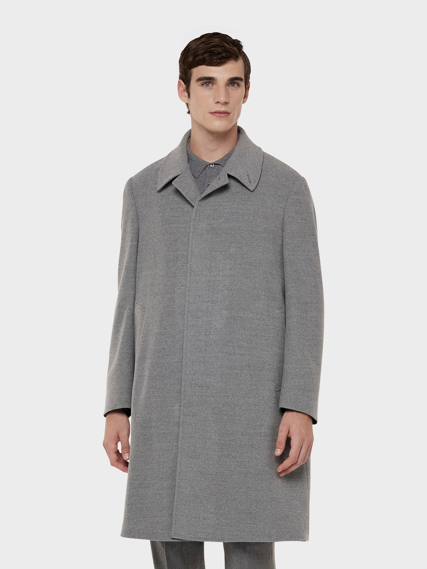 Caruso Menswear Abbigliamento Uomo Cappotto traviata in lana "Nuage" 180's grigio chiaro indossato front