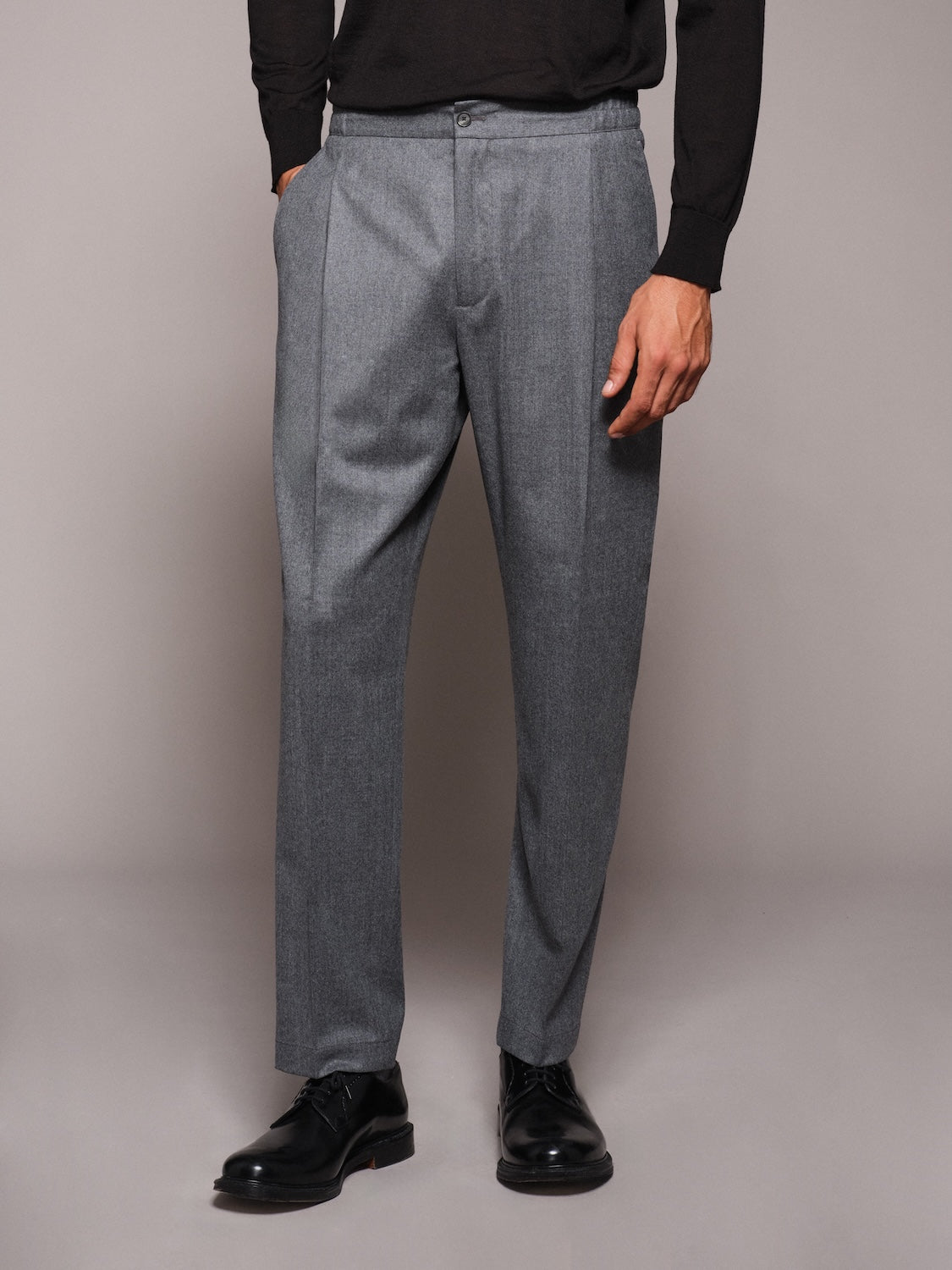 Pantalone jogger fit in flanella di lana grigio