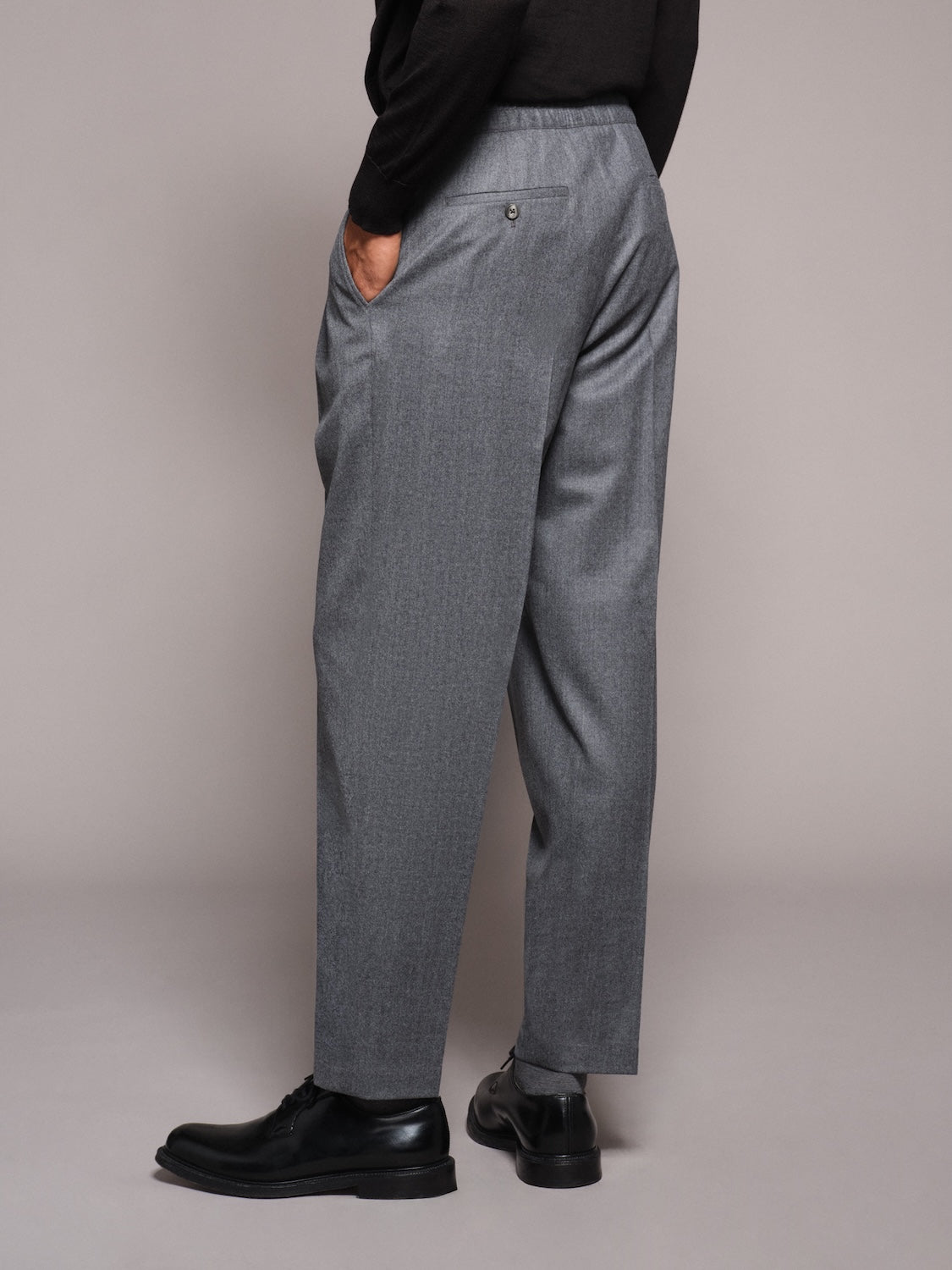 Pantalone jogger fit in flanella di lana grigio