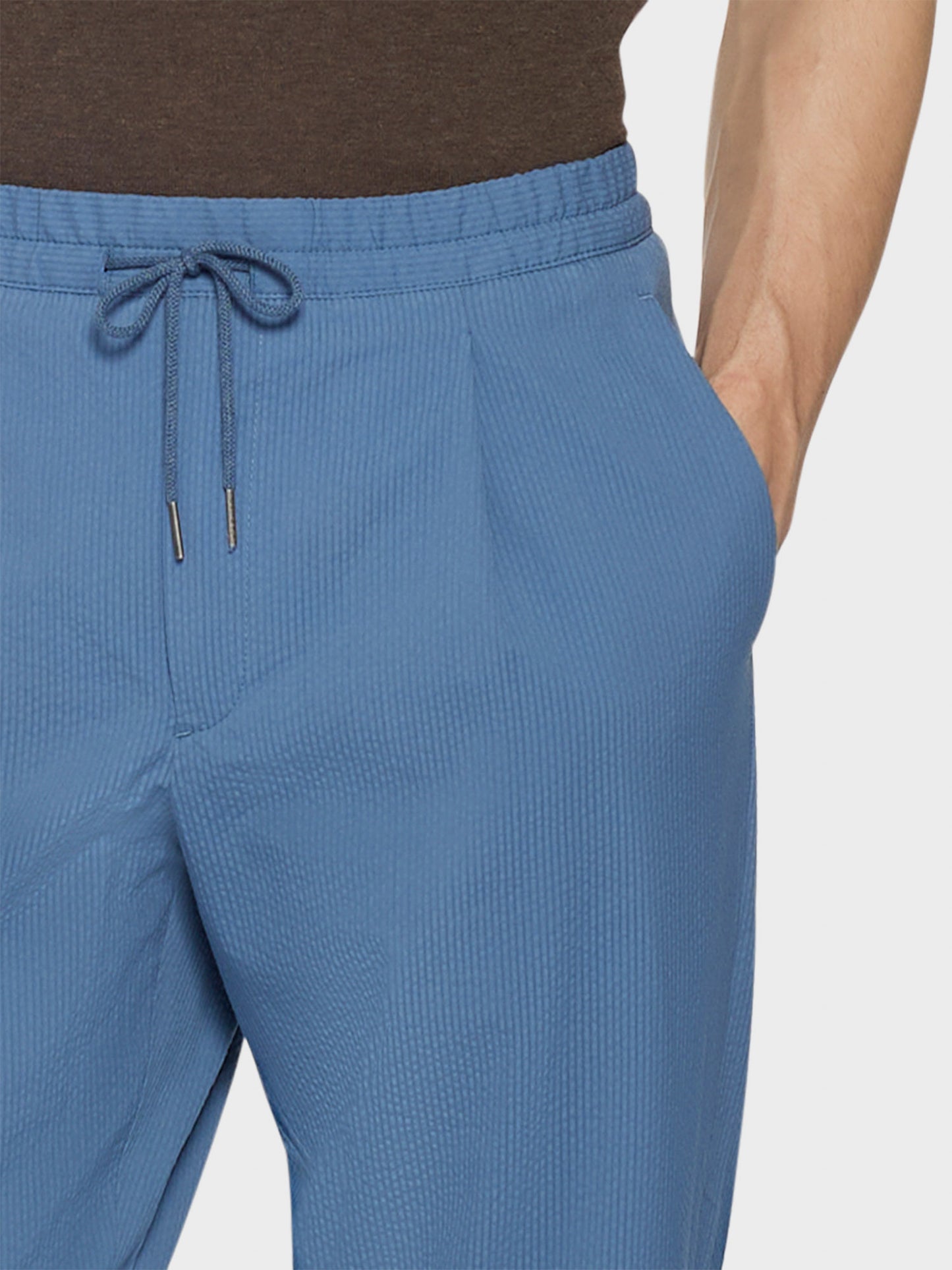 Pantalone jogger in seersucker di cotone azzurro