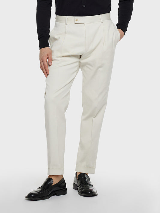 Pantalone carrot fit in flanella di lana panna