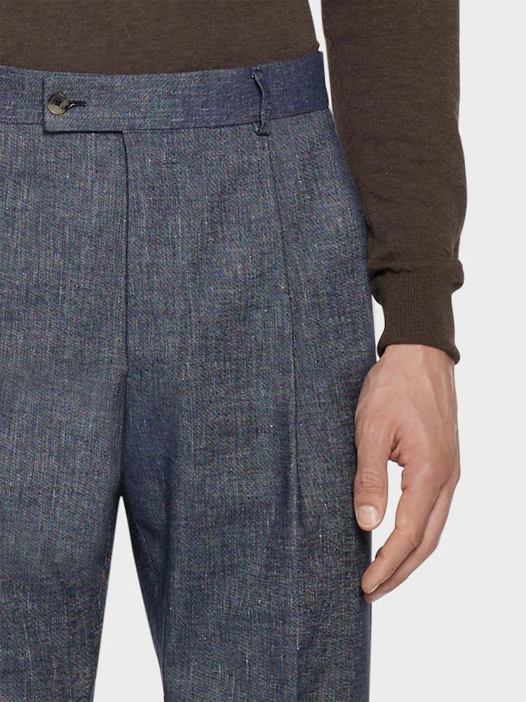 Pantalone carrot-fit in lino e cotone blu denim