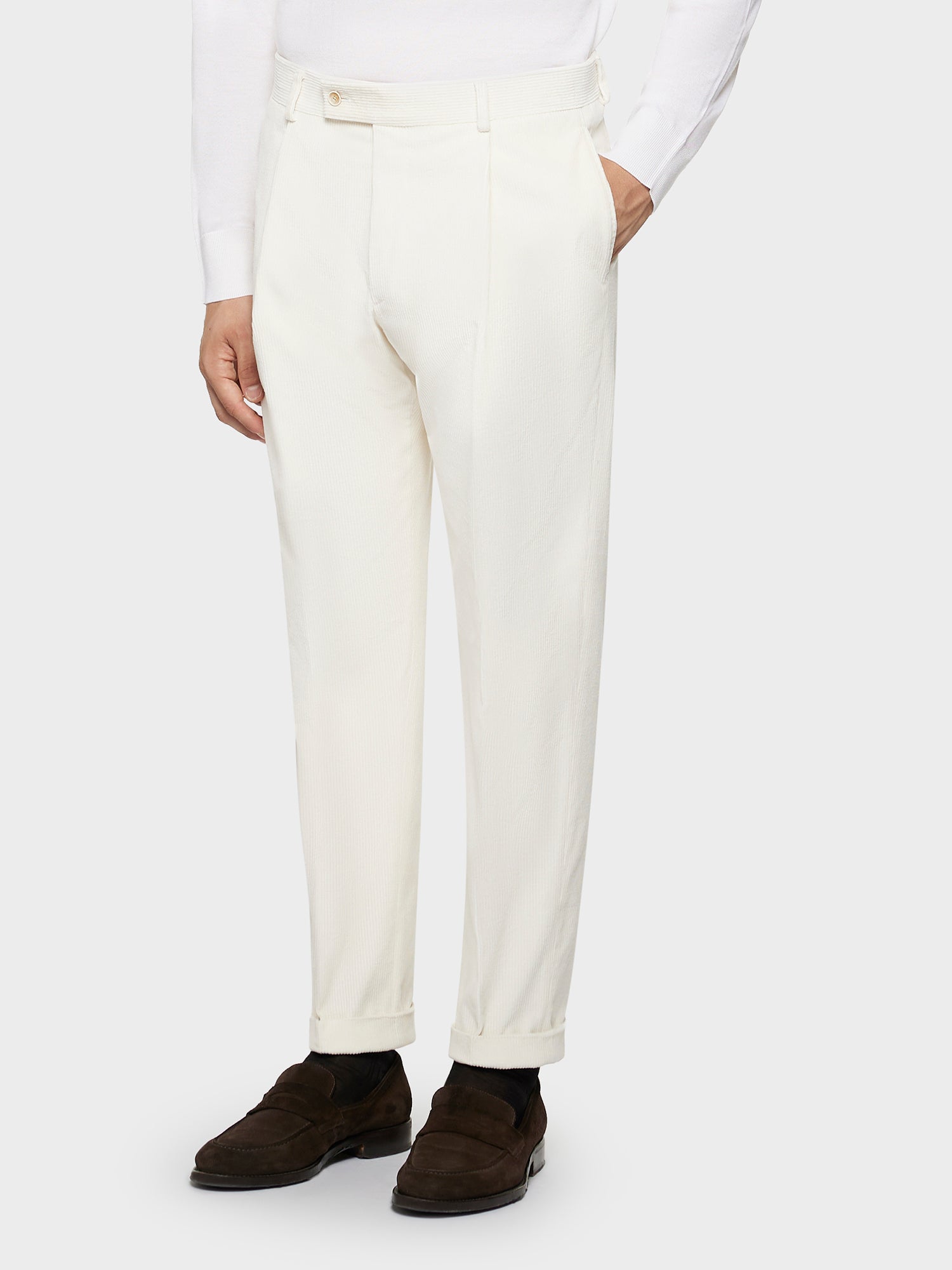 Caruso Menswear Abbigliamento Uomo Pantaloni Pantalone carrot fit in velluto di cotone a coste bianco look 1