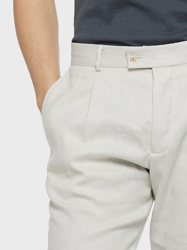 Carrot Fit Trousers in Linen and Wool White