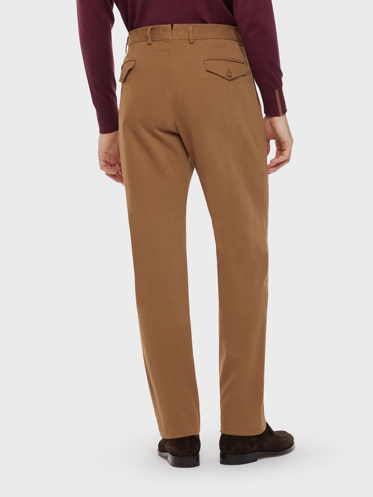 Caruso Menswear Abbigliamento Uomo Pantalone in cotone stretch color cammello indossato back