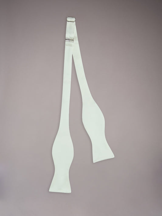 Papillon da annodare in raso di seta bianco latte