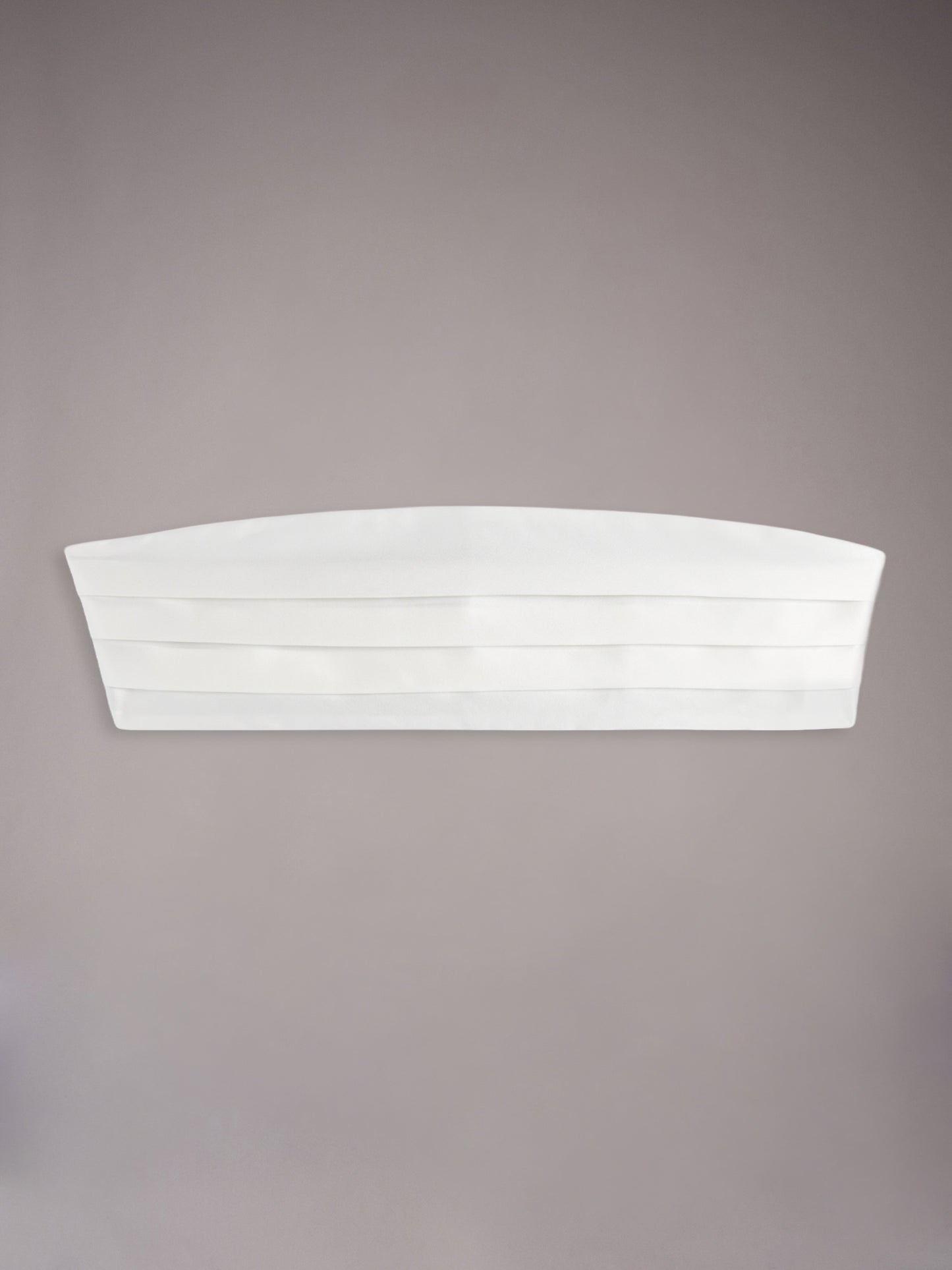 Cummerbund in white silk satin