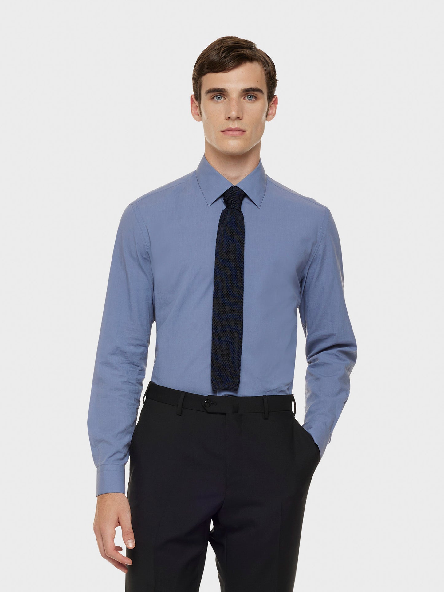 Caruso Menswear Abbigliamento Uomo Cravatta in maglia di seta blu navy indossato 