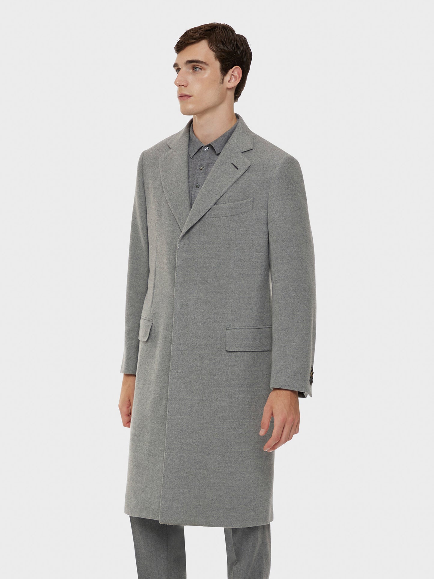 Caruso Menswear Abbigliamento Uomo Cappotto norma in lana "Nuage" 180's grigio indossato front