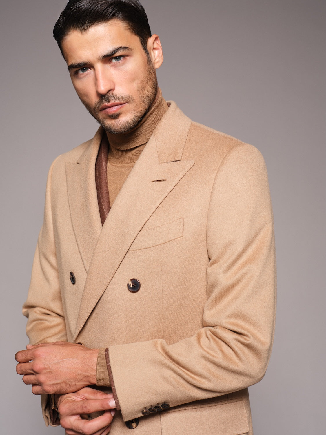 Cappotto Norma doppiopetto in cammello beige