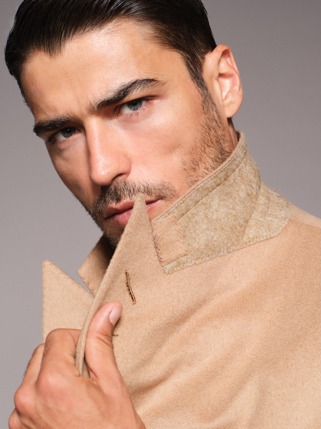 Cappotto Norma doppiopetto in cammello beige