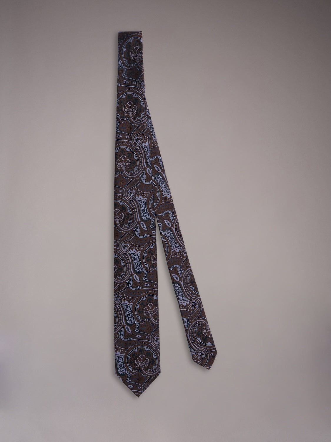 Seven-fold tie in blue silk with a paisley motif