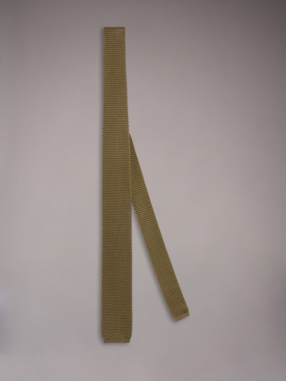 Knitted tie in beige silk
