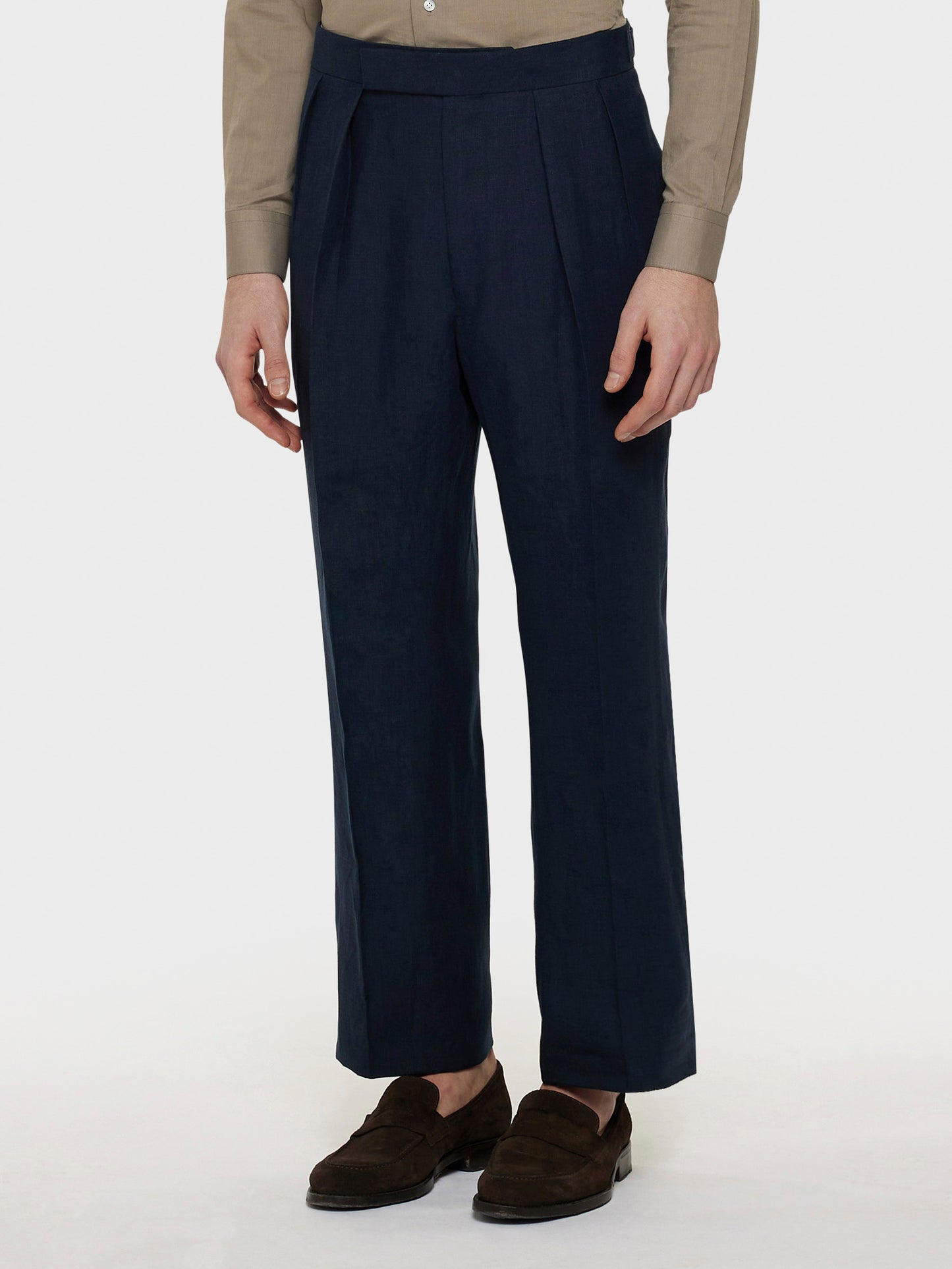 Caruso Menswear Abbigliamento Uomo Pantalone in lino blu indossato front