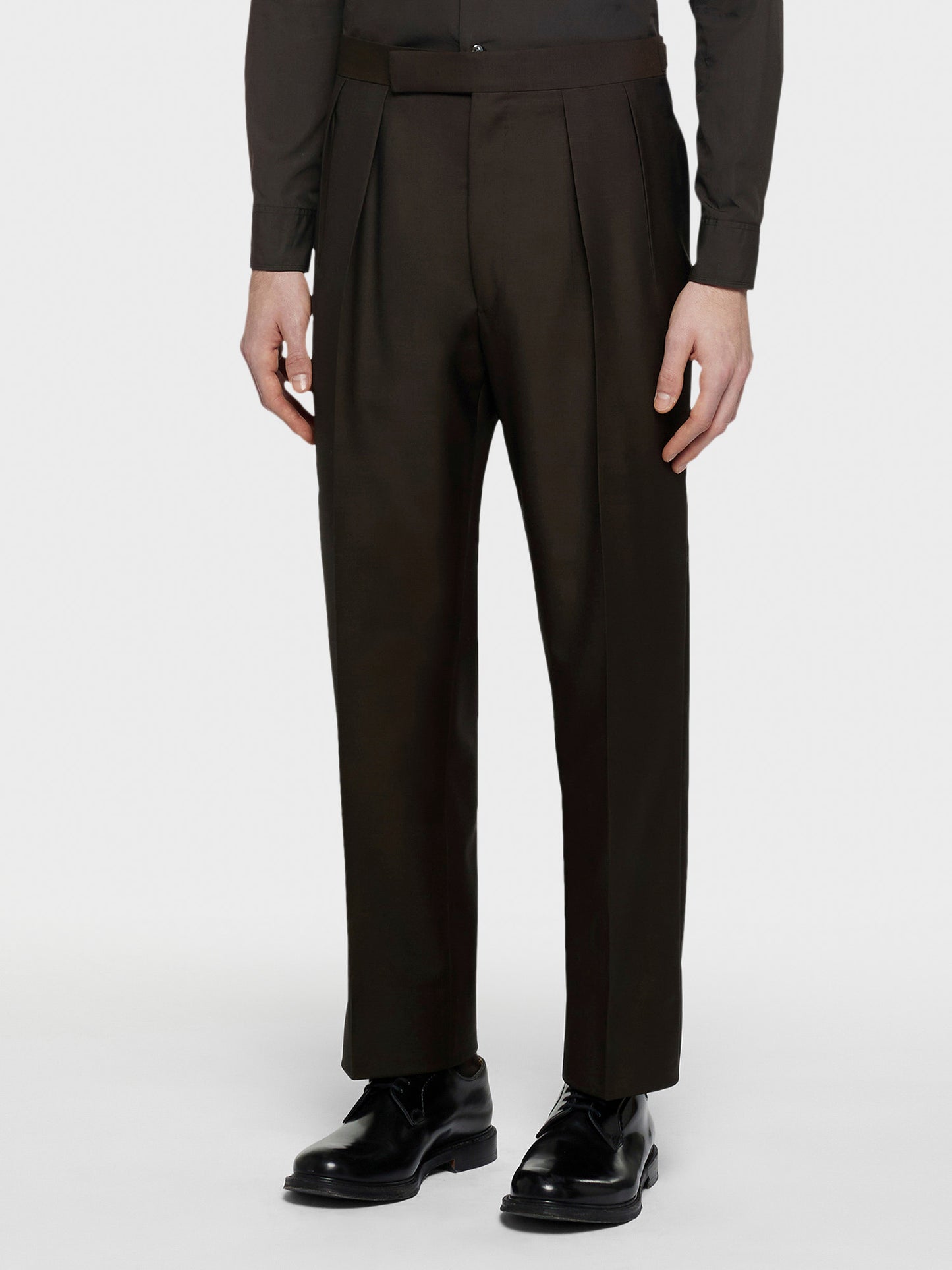 Caruso Menswear Abbigliamento Uomo Pantalone in lana mohair marrone indossato front