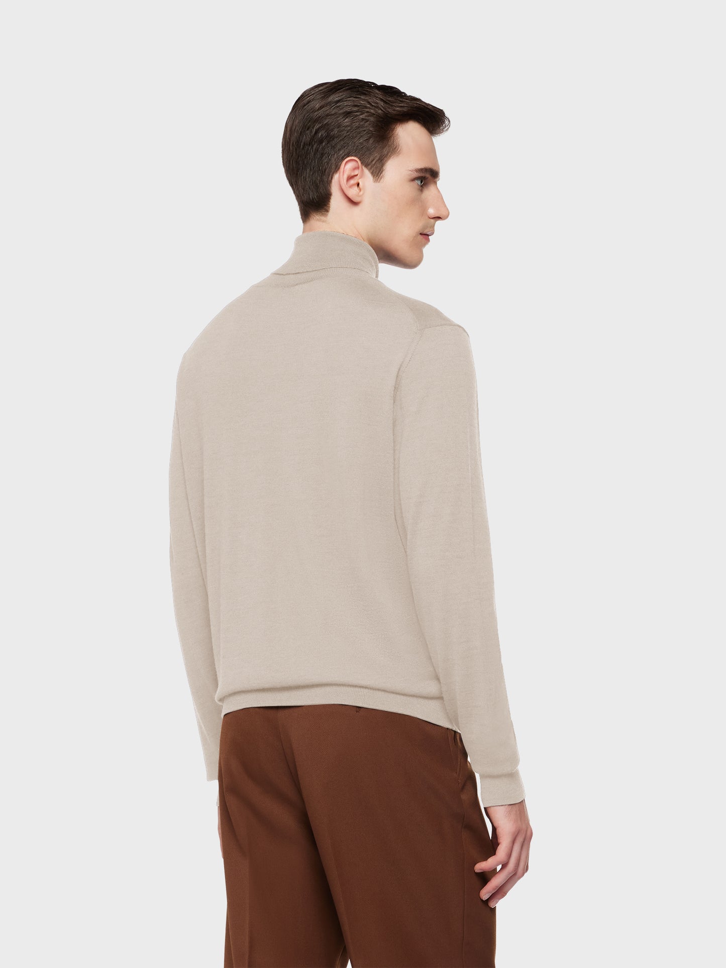 Caruso Menswear Abbigliamento Uomo Dolcevita in lana, seta e cashmere beige indossato back