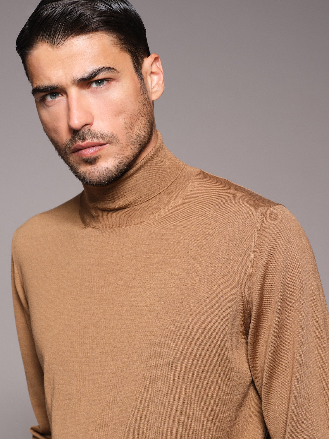 Dolcevita in lana, seta e cashmere beige