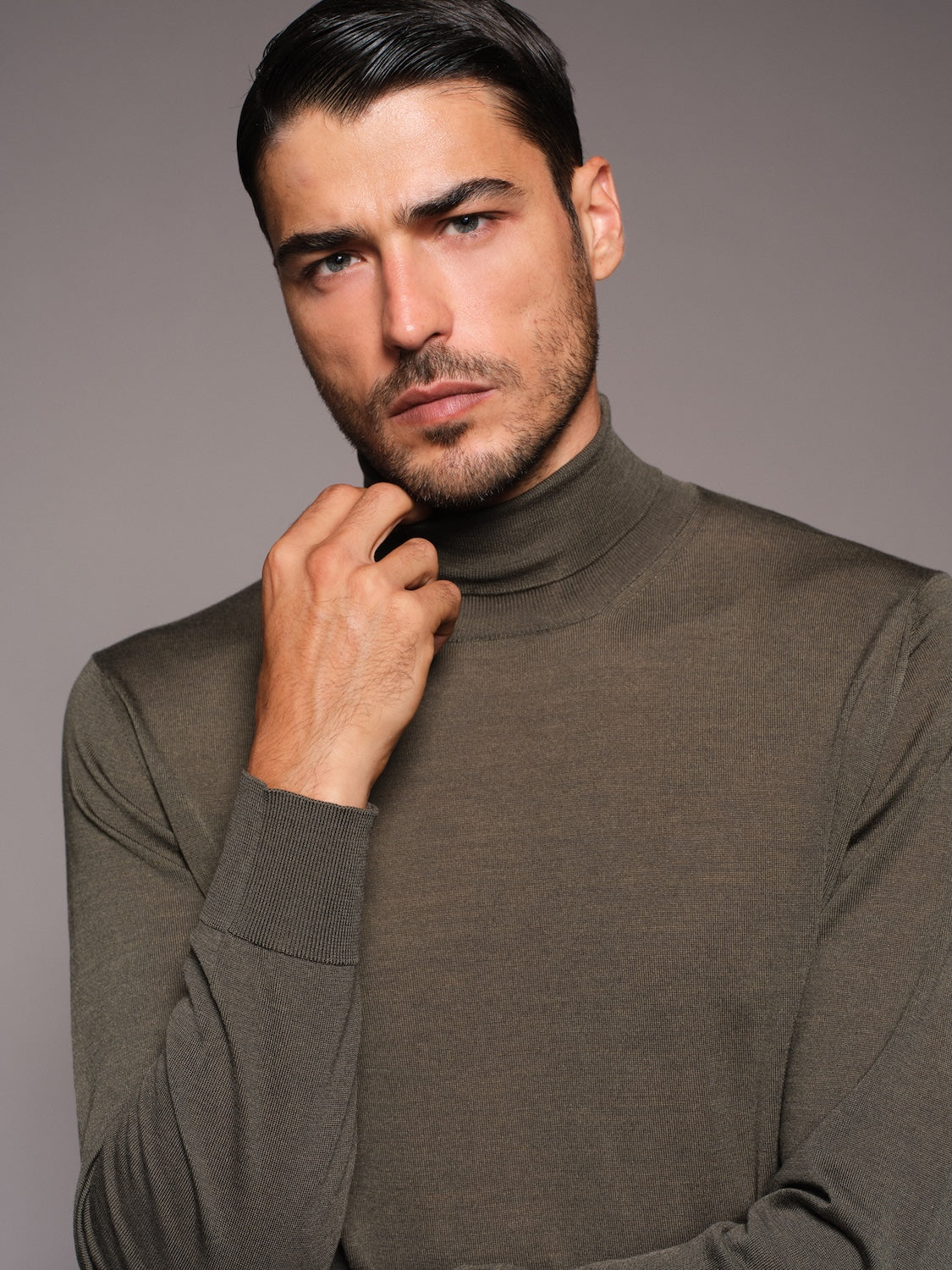 Dolcevita in lana, seta e cashmere verde