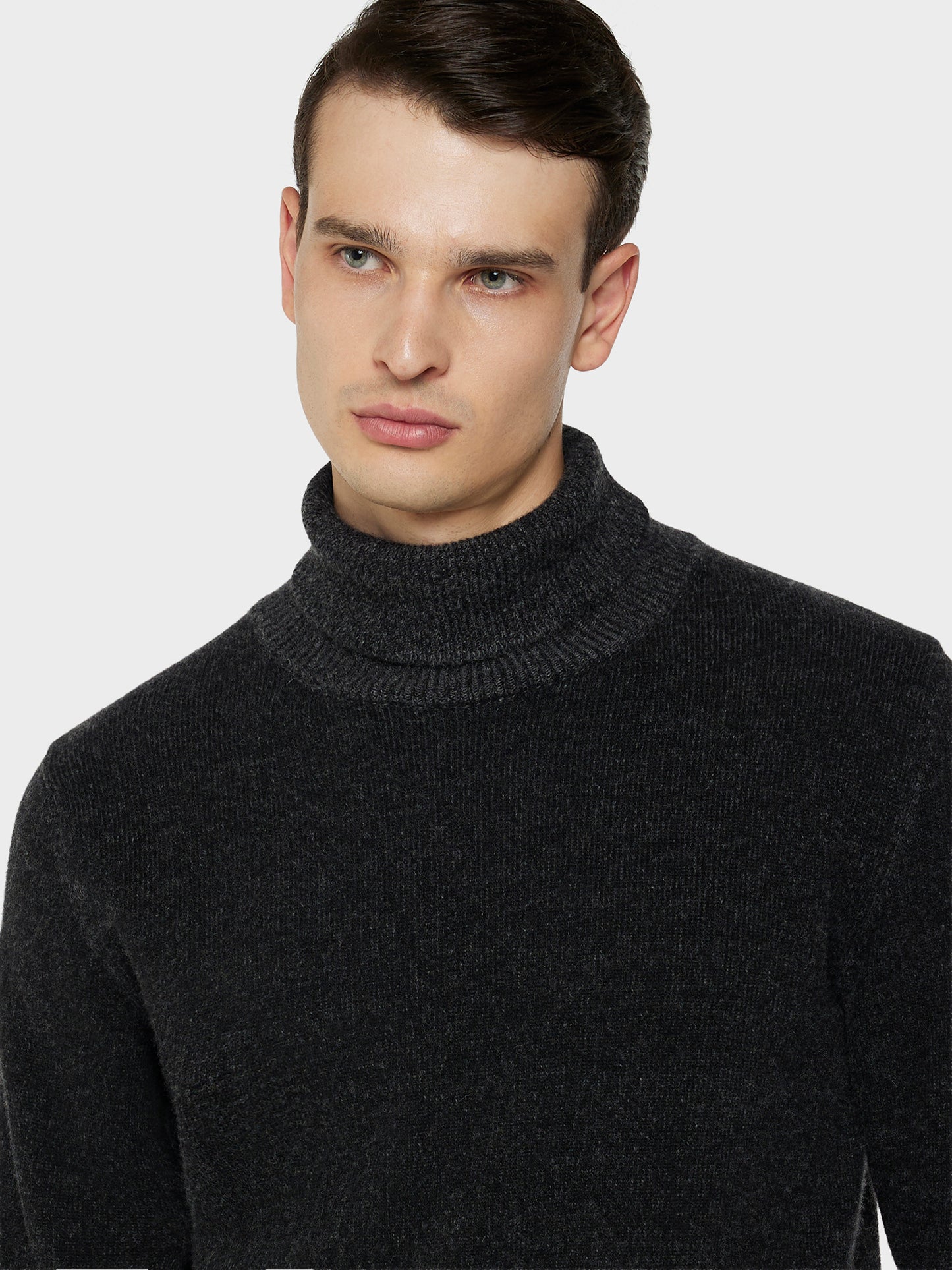 Caruso Menswear Abbigliamento Uomo Maglieria Dolcevita in lana babywool grigio look 5