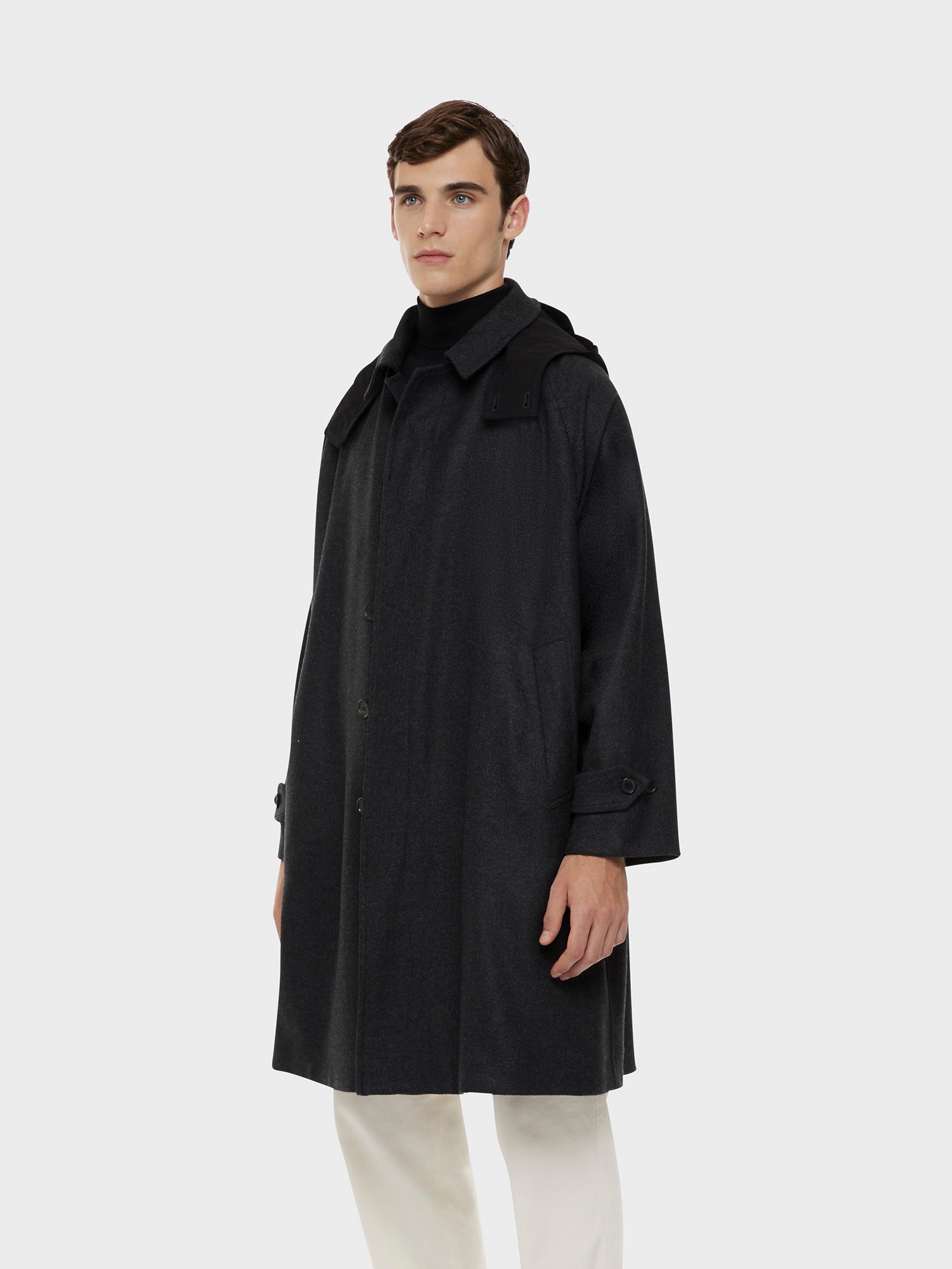 Caruso Menswear Abbigliamento Uomo Cappotto con cappuccio in lana e cashmere grigio antracite indossato front