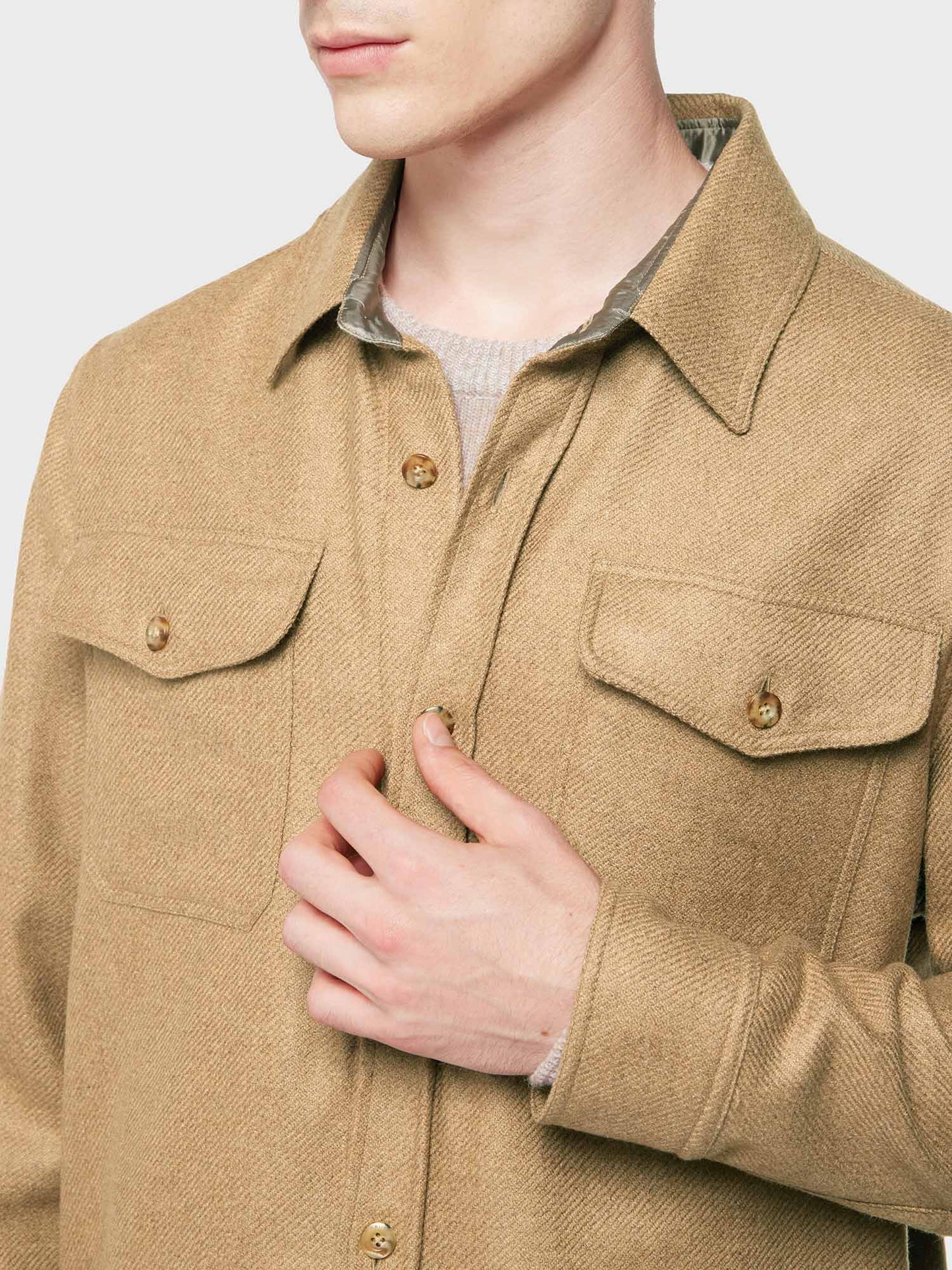 Caruso Menswear Abbigliamento Uomo Overshirt in lana e cashmere beige dettaglio