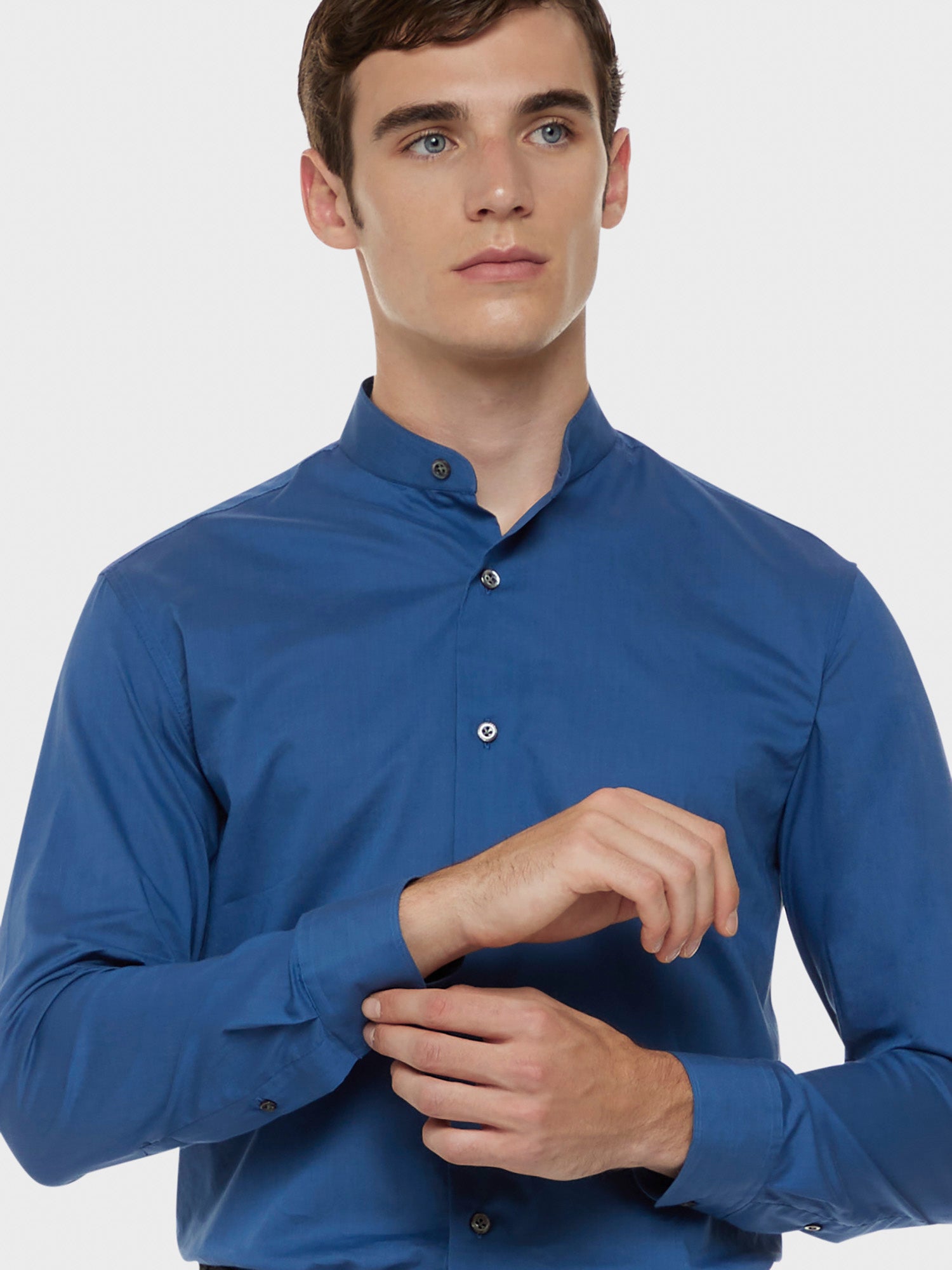 Caruso Menswear Abbigliamento Uomo Camicia coreana in cotone azzurra dettaglio