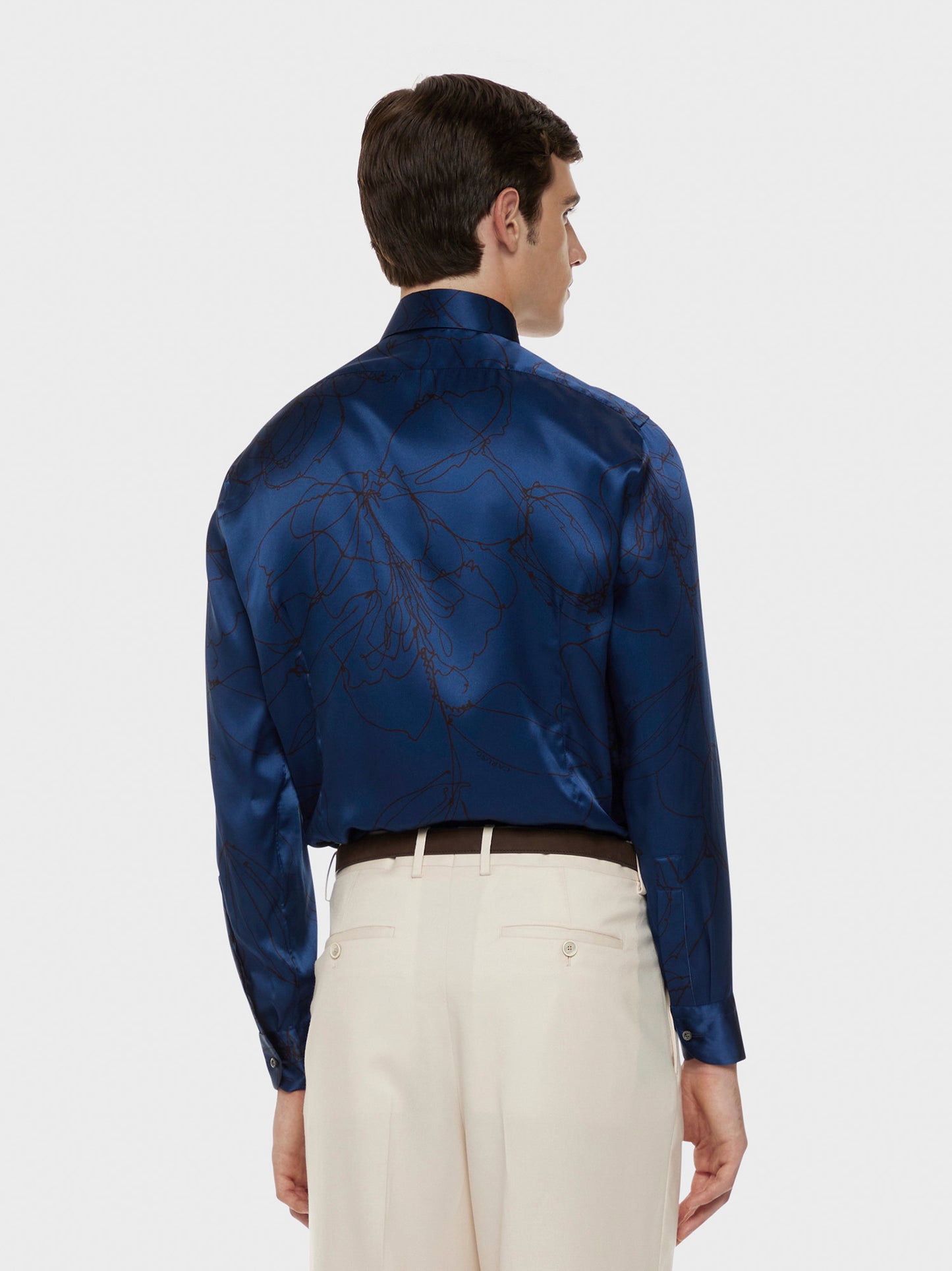 Caruso Menswear Abbigliamento Uomo Camicia in seta floreale blu indossato back