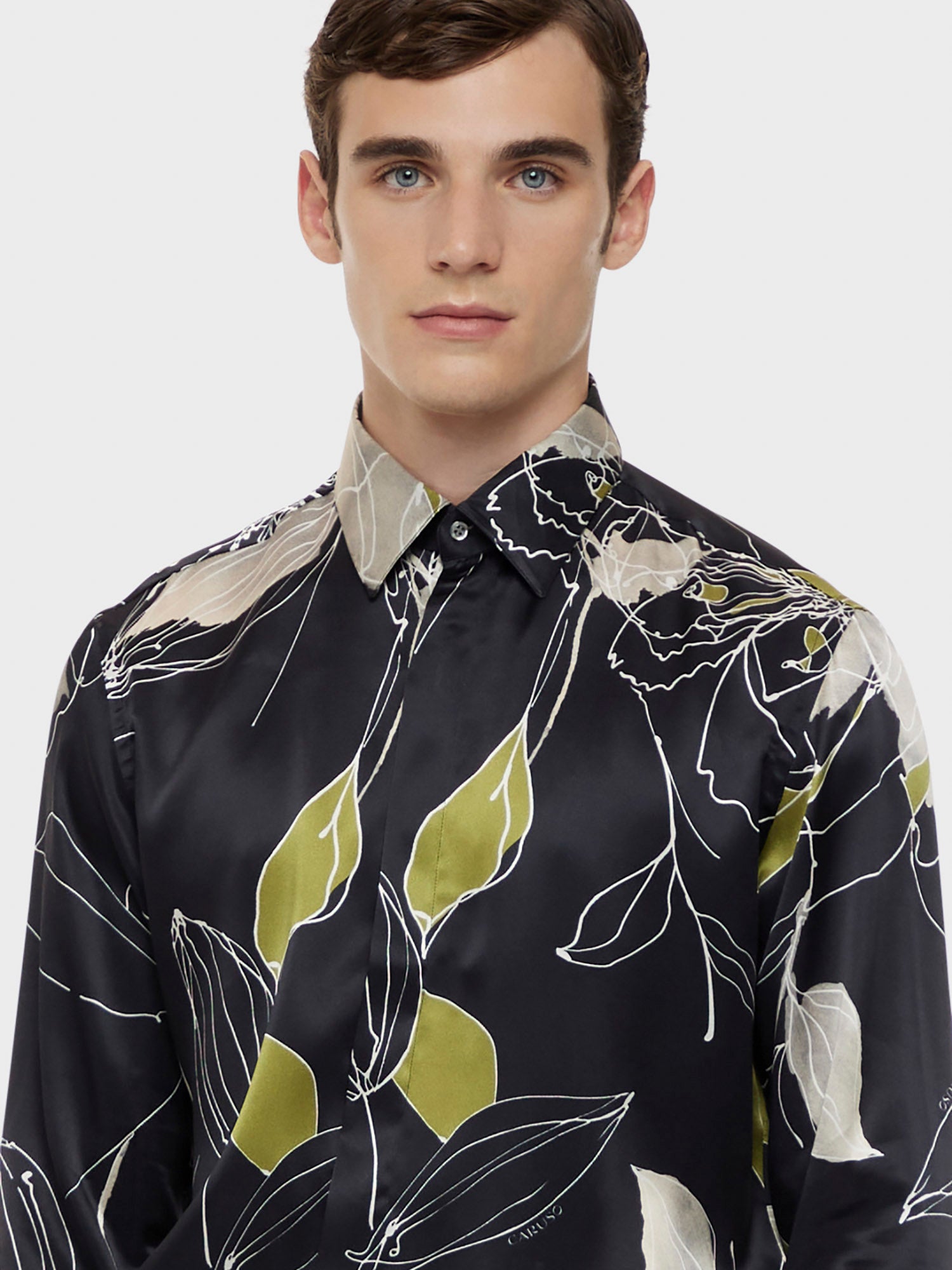 Caruso Menswear Abbigliamento Uomo Camicia in seta floreale nera dettaglio