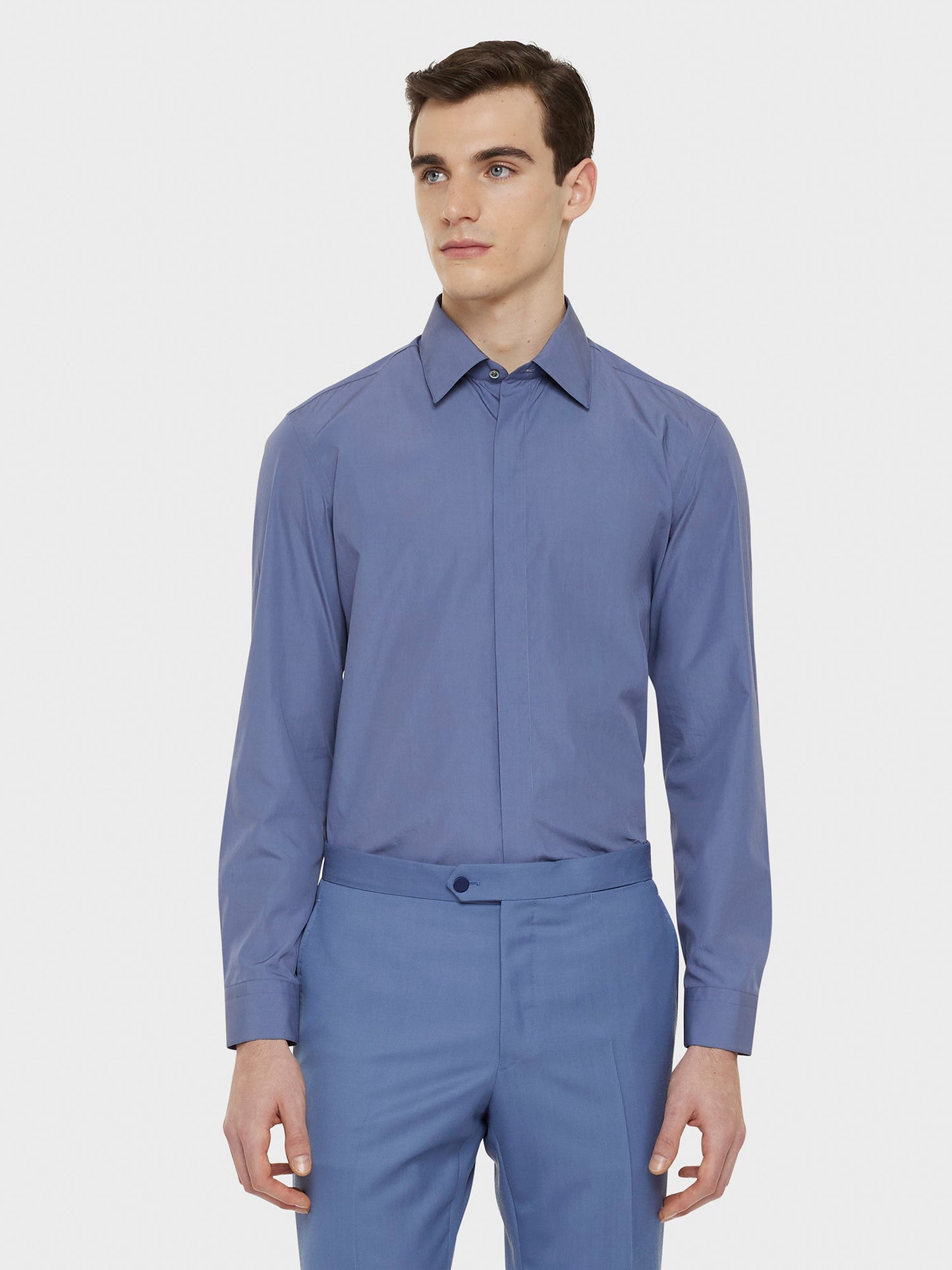 Caruso Menswear Abbigliamento Uomo Camicia slim in cotone azzurra indossato front