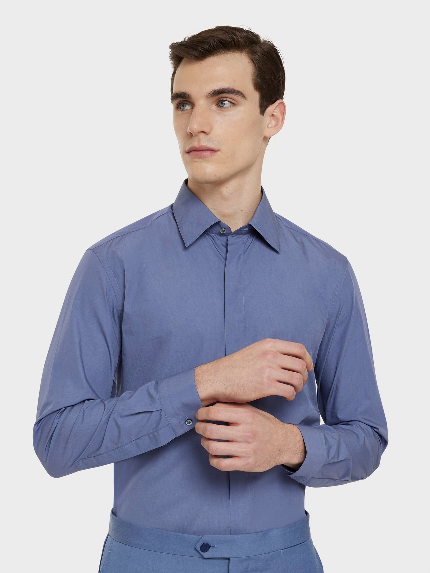 Caruso Menswear Abbigliamento Uomo Camicia slim in cotone azzurra dettaglio camicia