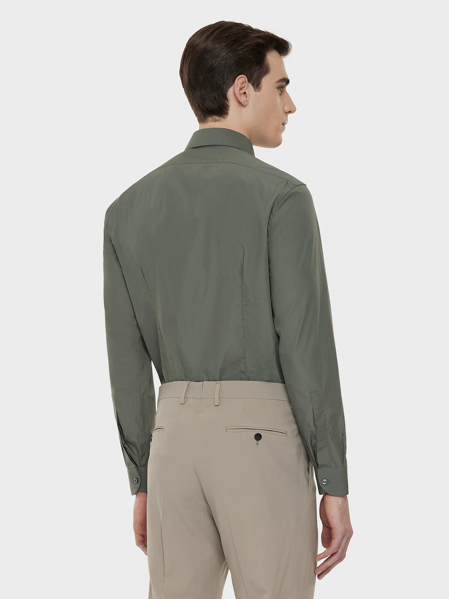 Caruso Menswear Abbigliamento Uomo Camicia slim in cotone verde salvia indossato back