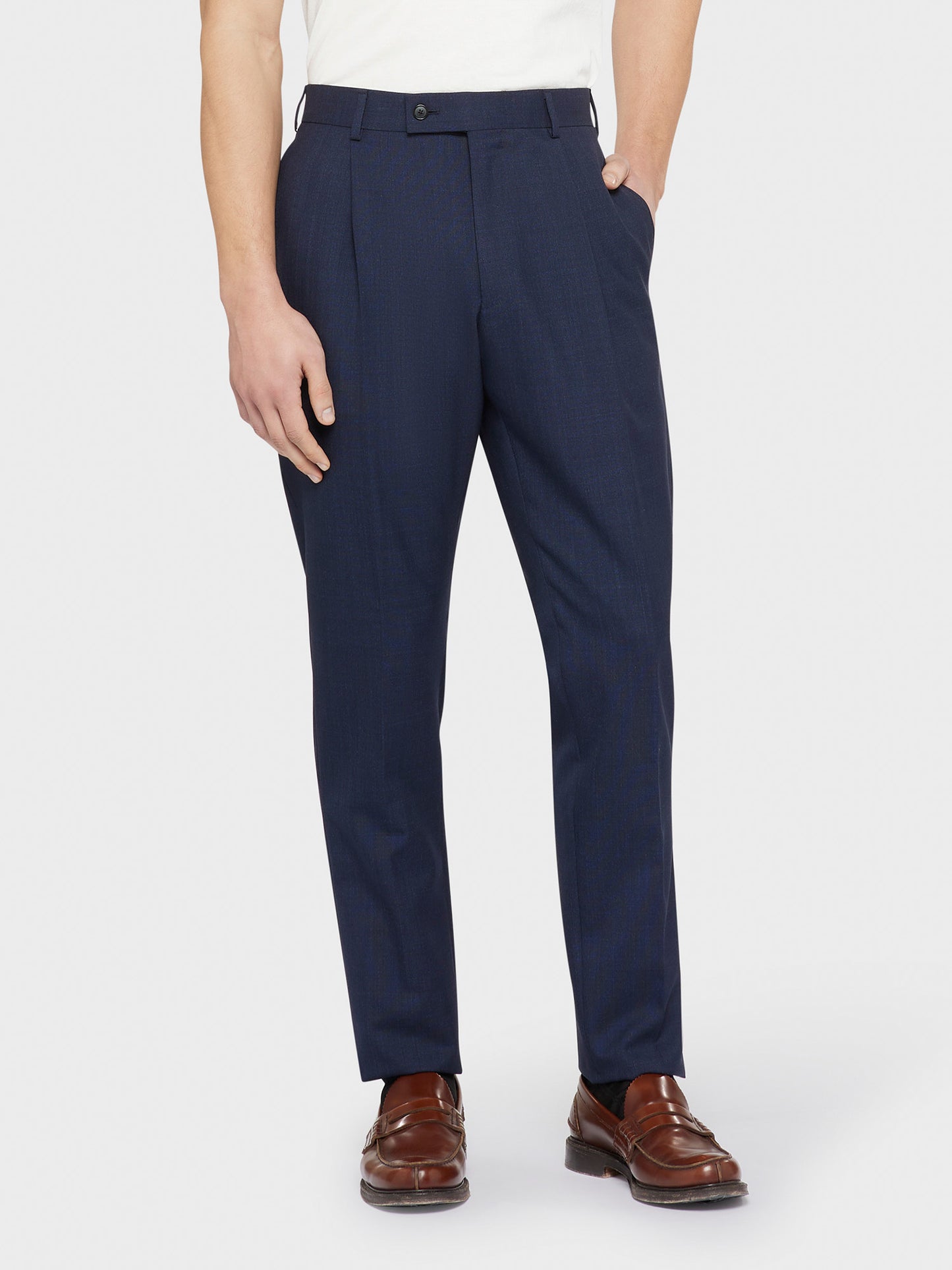 Caruso Menswear Abbigliamento Uomo Pantaloni regular fit in lana blu indossato