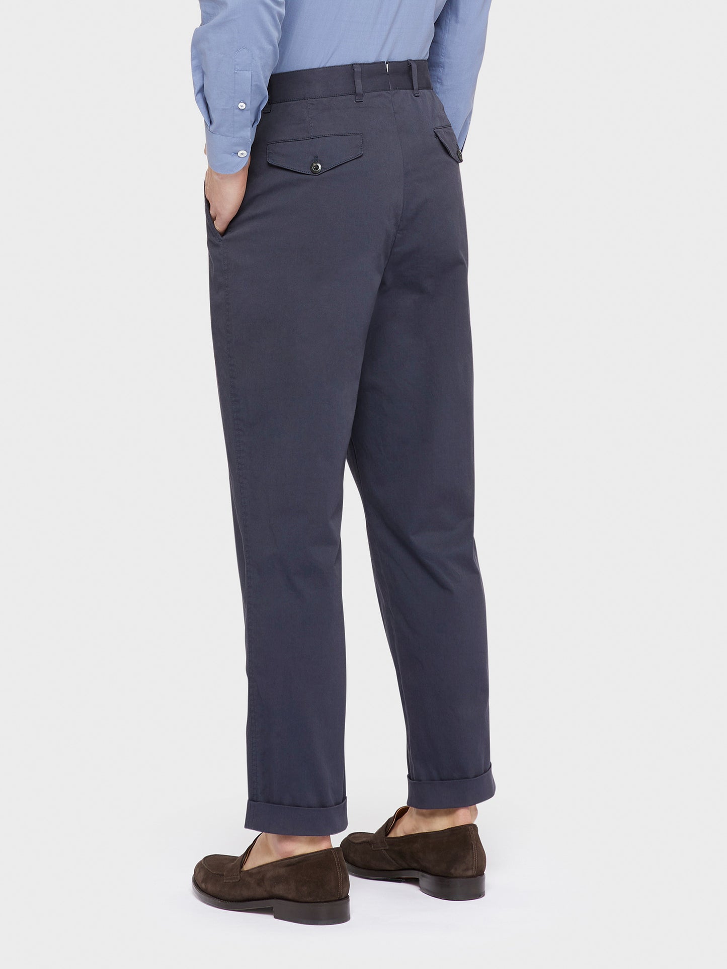 Caruso Menswear Abbigliamento Uomo Pantaloni informale in cotone e elastane blu indossati back