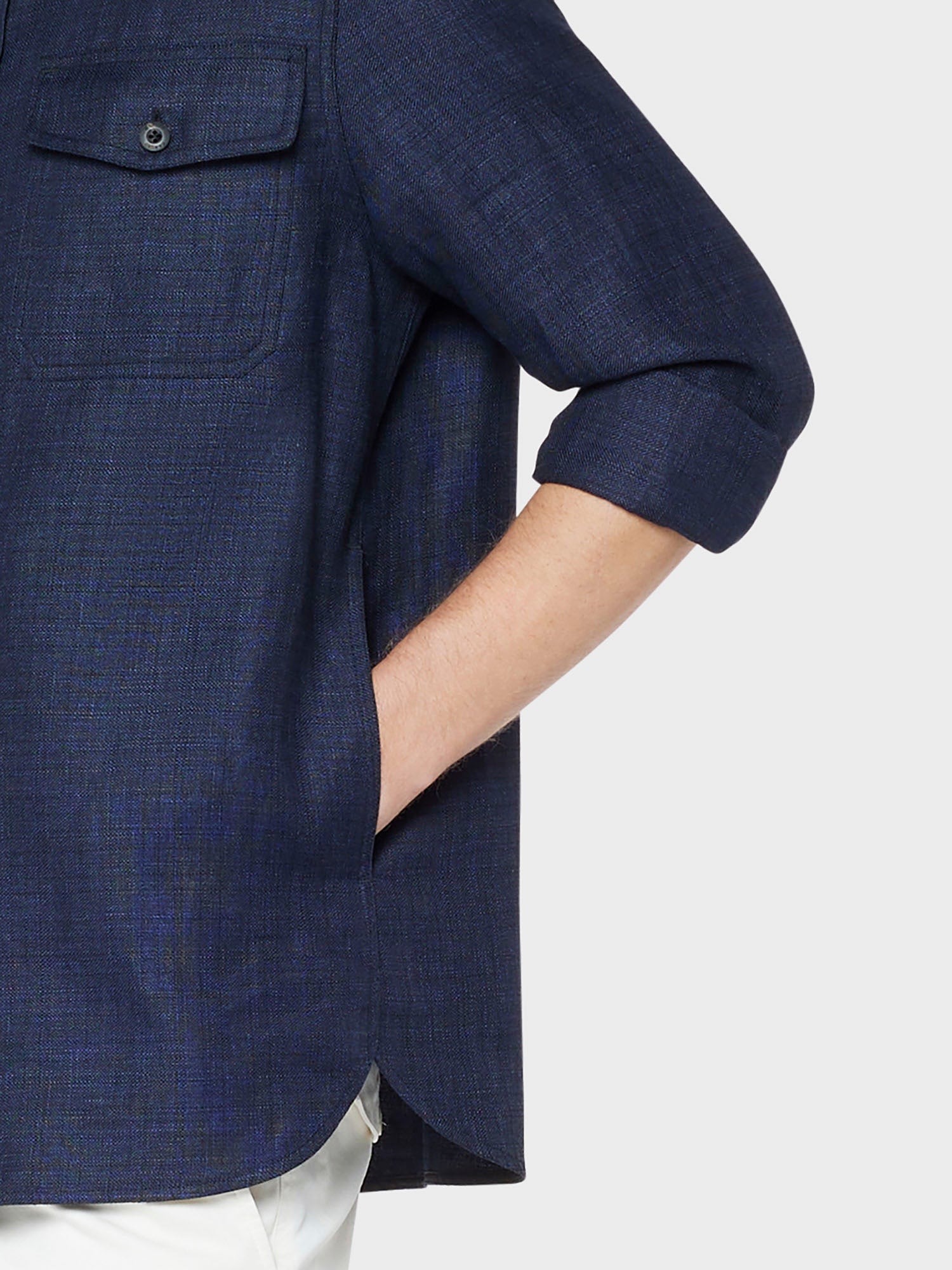 Caruso menswear Abbigliamento Uomo Overshirt estiva in lino e lana blu dettaglio
