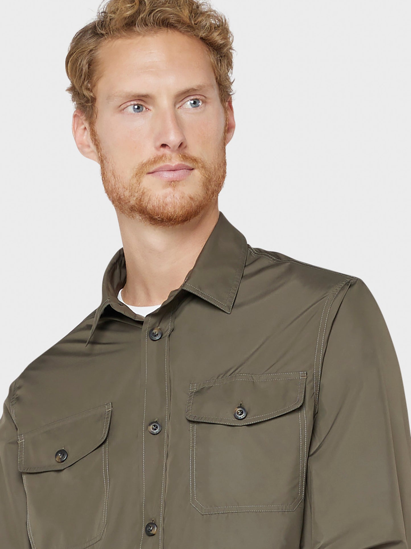 Caruso menswear Abbigliamento Uomo Overshirt estiva in nylon ultra leggero verde militare dettaglio