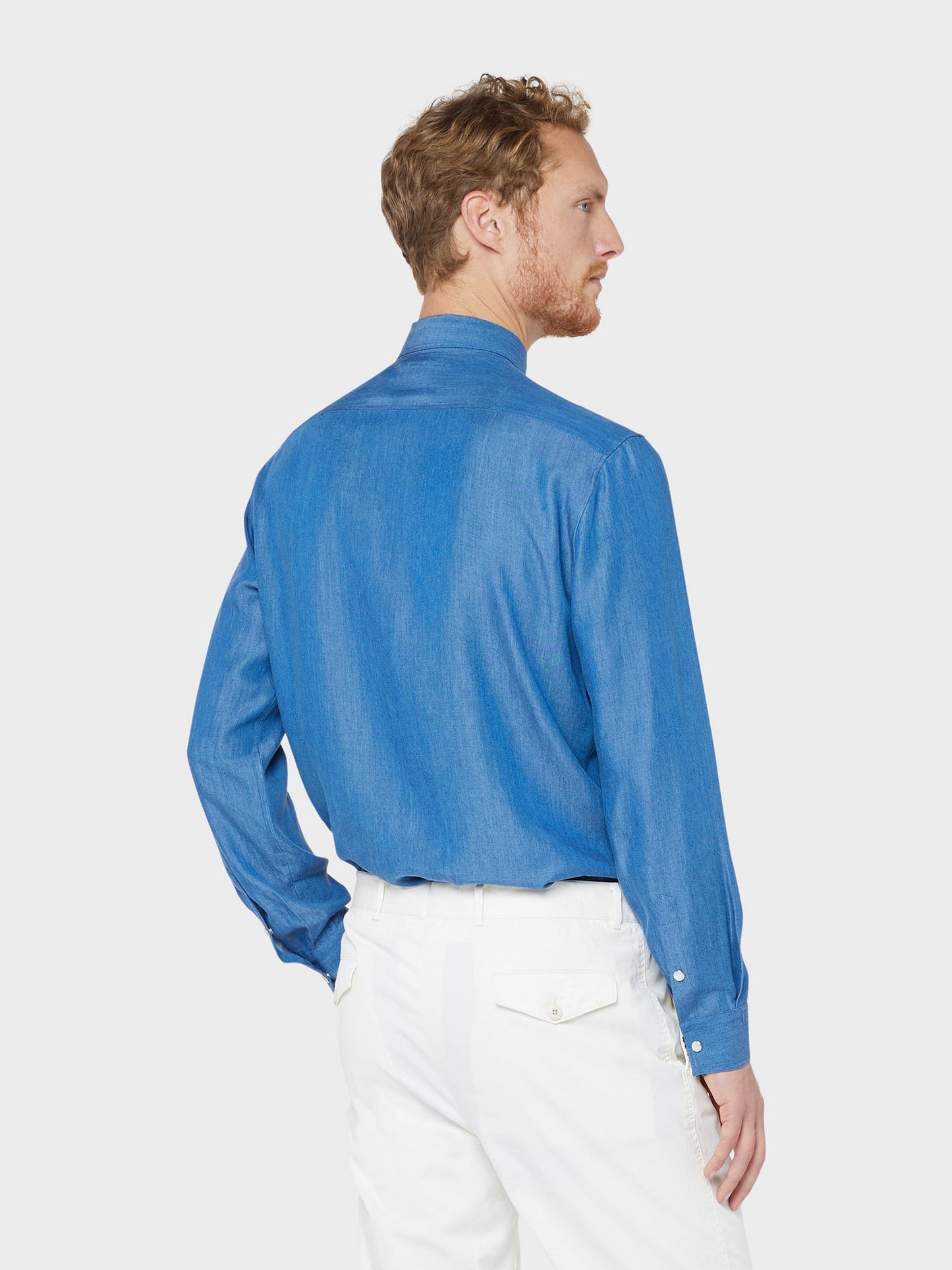 Caruso Menswear Abbigliamento Uomo Camicia in tencel colore blu jeans indossato back