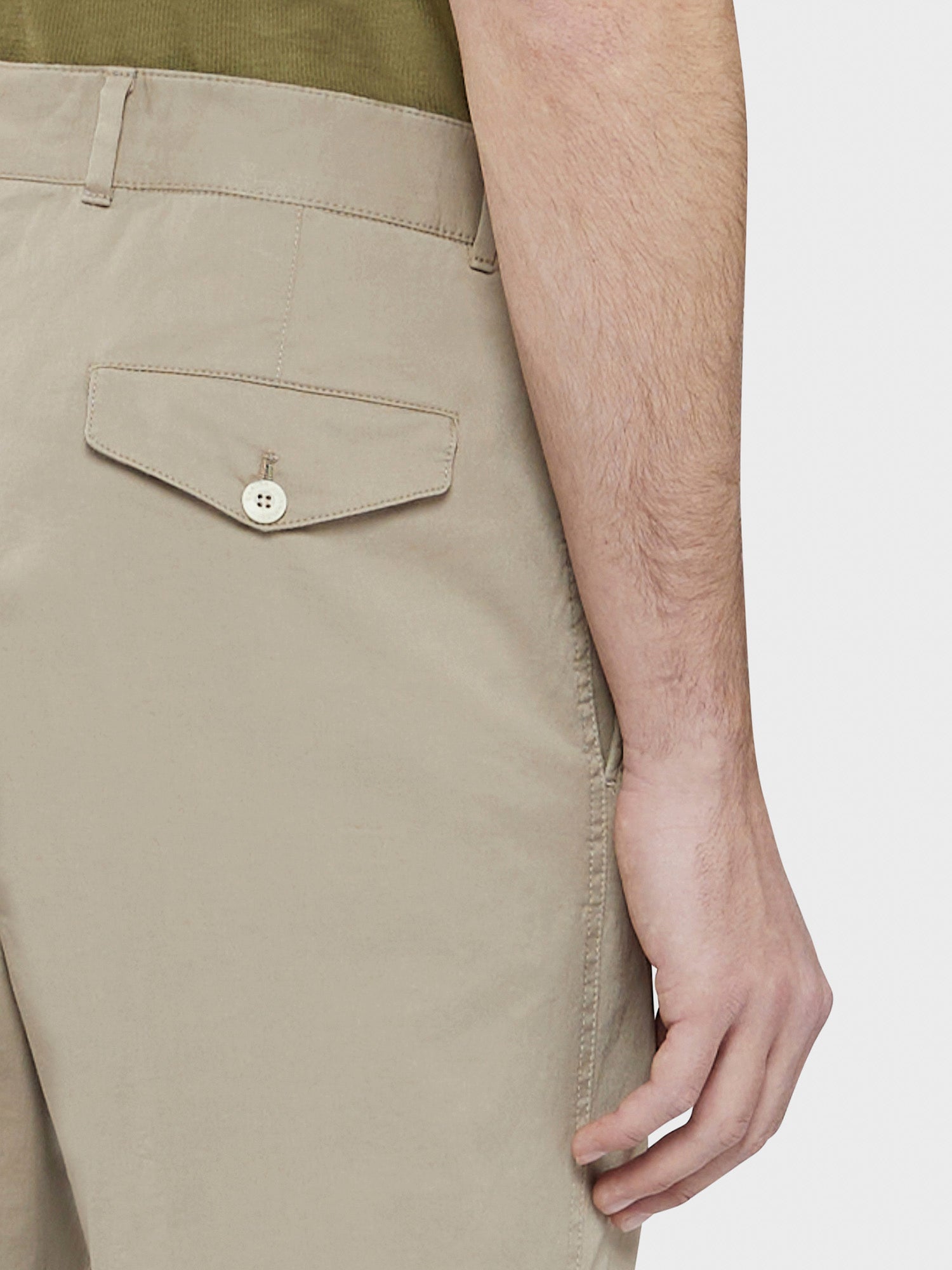 Caruso Menswear Abbigliamento Uomo Pantaloni informale in cotone e elastane sabbia fit regular dettaglio