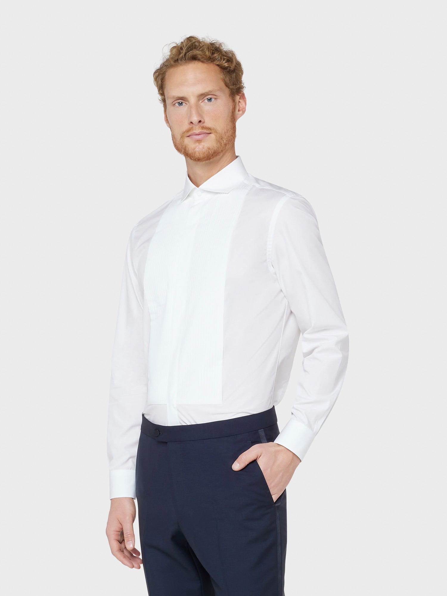 Caruso Menswear Abbigliamento Uomo Camicia slim fit con plastron in cotone bianco indossato