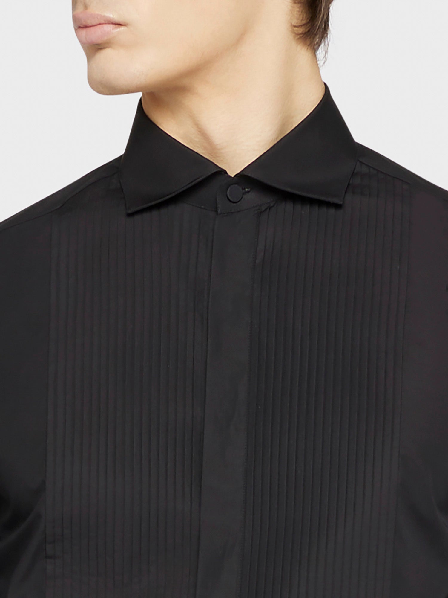 Caruso Menswear Abbigliamento Uomo Camicia slim fit in cotone nero con plastron dettaglio